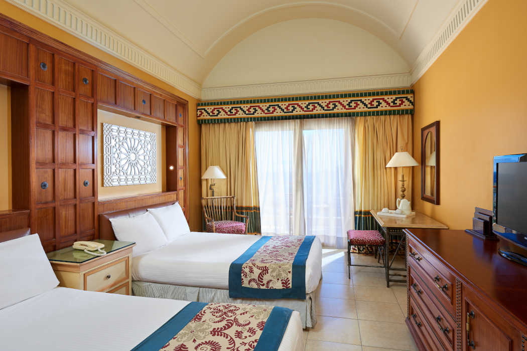 Mosaique beachfront room furnished with twin beds and TV and has a balcony overlooks the Red Sea